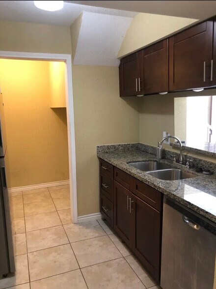 720 Memorial Mews St, Houston, TX à vendre - Photo de l’immeuble – Image 3 sur 5