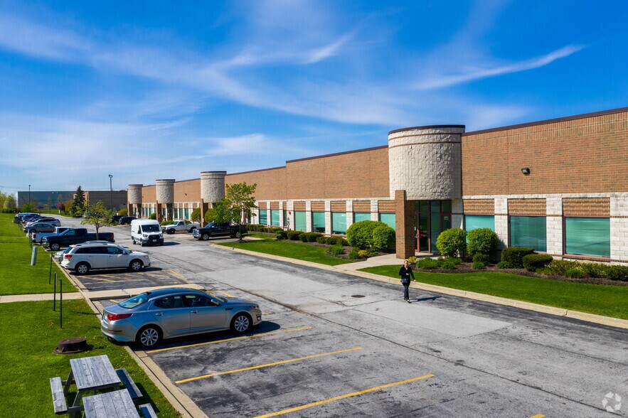 8201 W 183rd St, Tinley Park, IL à louer - Photo de l’immeuble – Image 2 sur 7