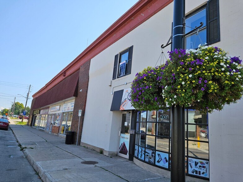 1-15 Chambers St, Smiths Falls, ON à vendre - Photo de l’immeuble – Image 1 sur 15