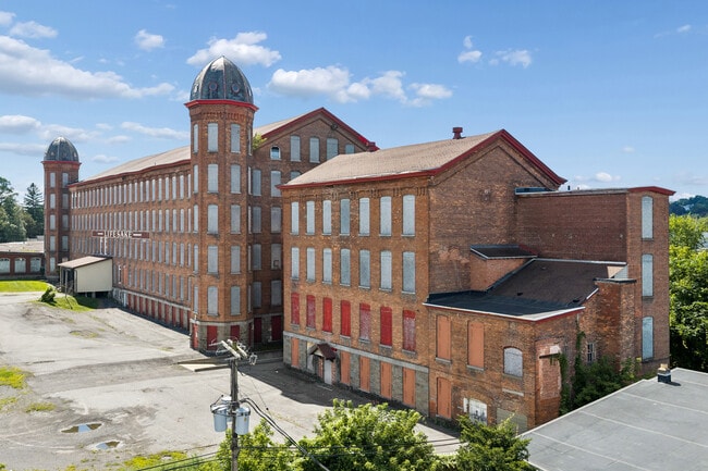 Plus de détails pour Large-Scale Industrial or Redevelopment – aux enchères, New York Mills, NY