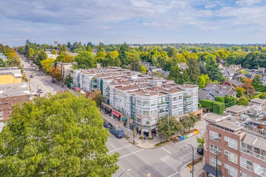 2662 4th Av W, Vancouver, BC à vendre - Aérien – Image 3 sur 4