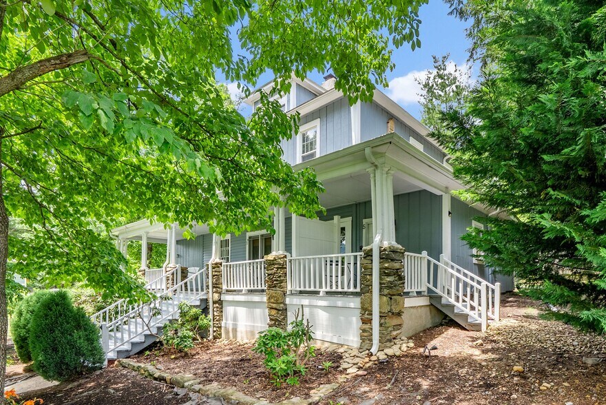 33 Vance Ave, Black Mountain, NC à vendre - Photo de l’immeuble – Image 3 sur 51