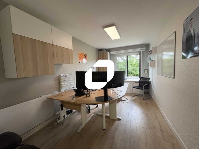 Plus de détails pour Bureau à vendre