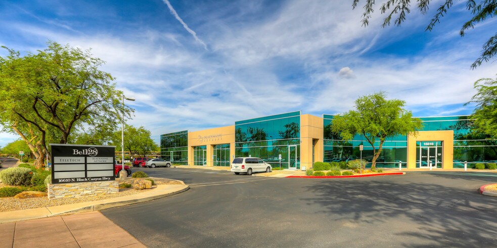 16605 N 28th Ave, Phoenix, AZ à louer - Photo de l’immeuble – Image 2 sur 6