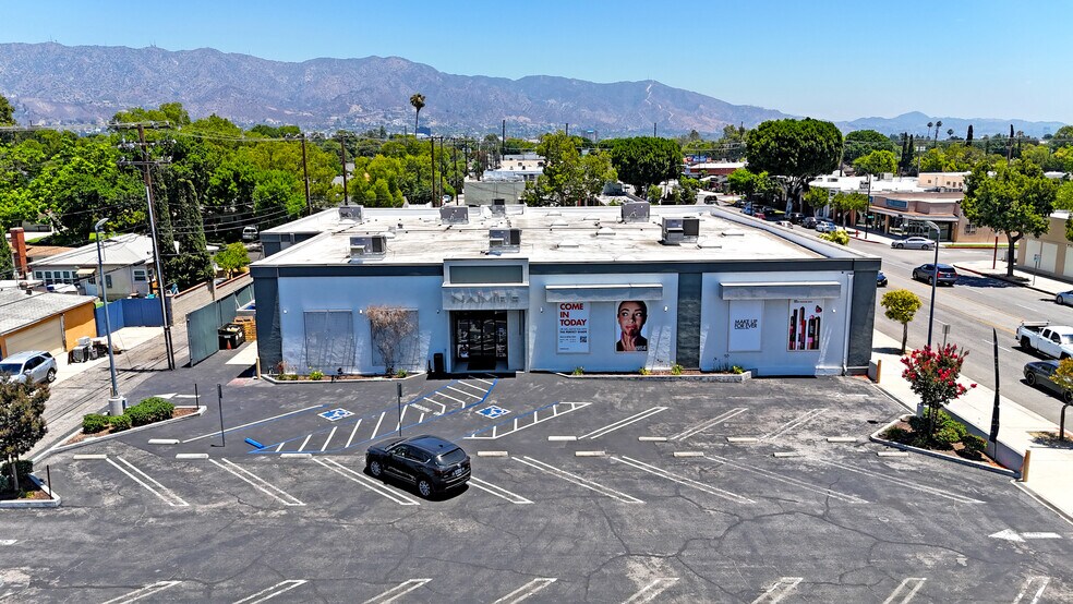 2721 W Magnolia Blvd, Burbank, CA à louer - Photo de l’immeuble – Image 1 sur 12