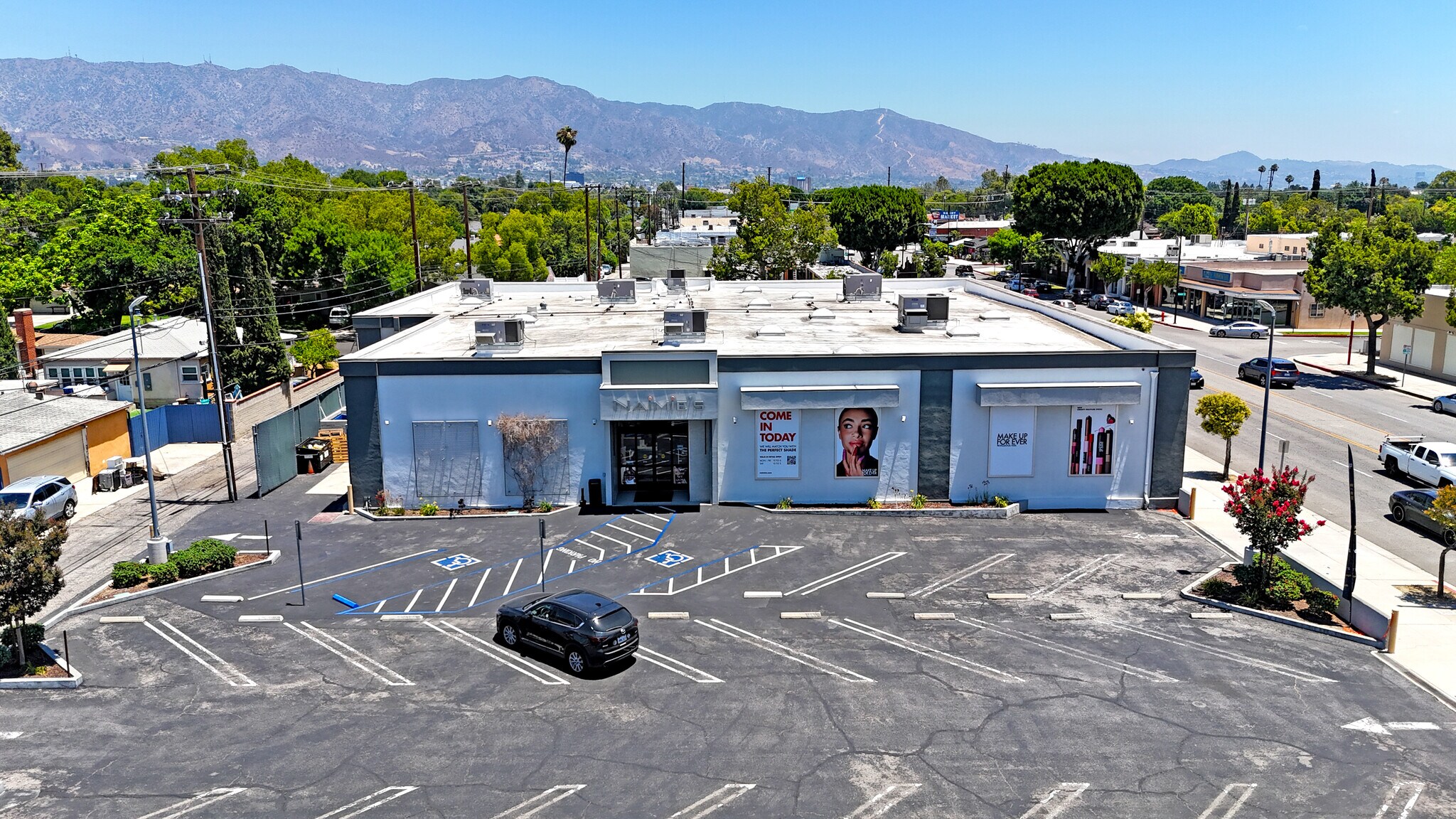 2721 W Magnolia Blvd, Burbank, CA à louer Photo de l’immeuble– Image 1 sur 13