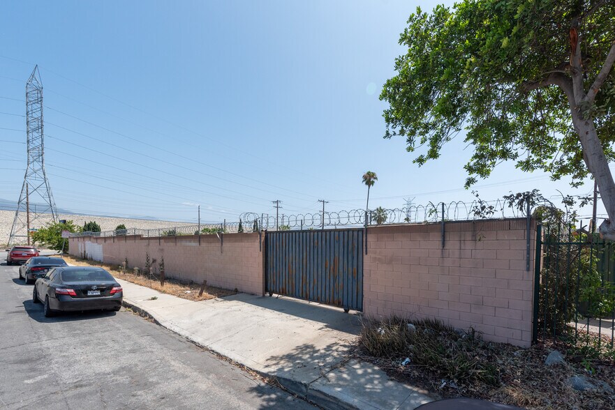 15204 Arrow Hwy, Baldwin Park, CA à vendre - Photo de l’immeuble – Image 2 sur 22