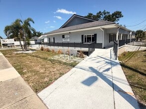 2385 Tampa Rd, Palm Harbor, FL à louer Photo intérieure– Image 2 sur 22