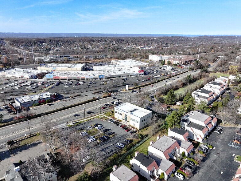 456 Prospect Ave, West Orange, NJ à vendre - Photo de l’immeuble – Image 3 sur 6