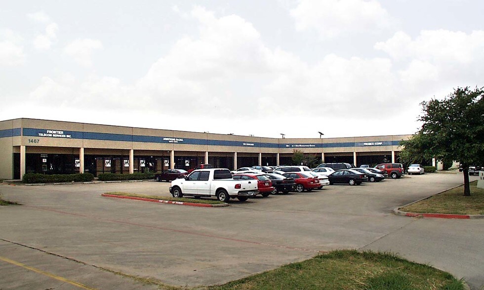 1467 Lemay Dr, Carrollton, TX à louer - Photo principale – Image 1 sur 7