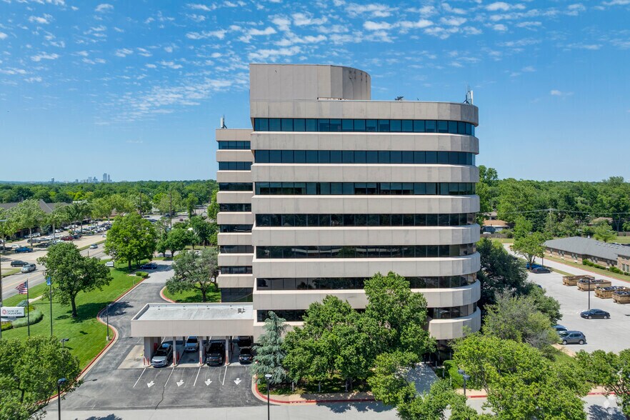 5727 S Lewis Ave, Tulsa, OK à louer - Photo de l’immeuble – Image 3 sur 5