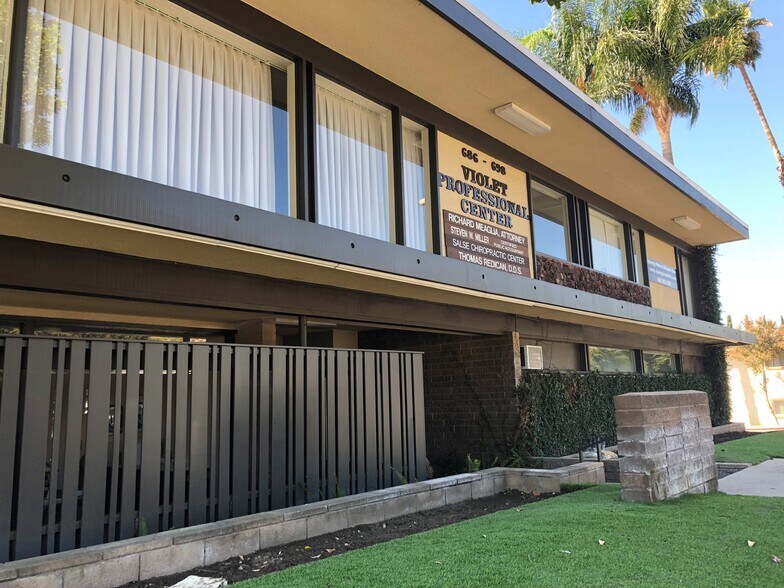 686-698 W Foothill Blvd, Monrovia, CA à louer - Photo de l’immeuble – Image 1 sur 7