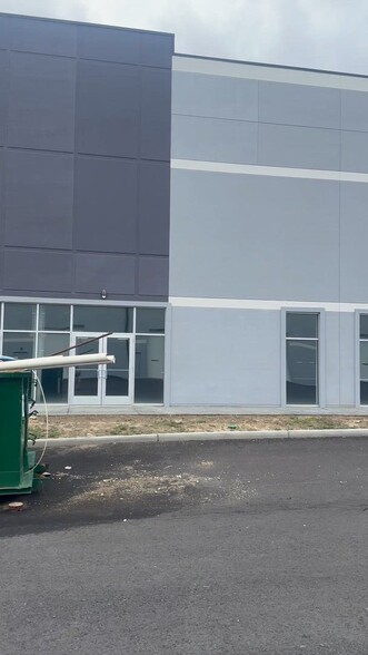 1700 Lakewood Rd, Toms River, NJ à louer - Vidéo sur l’annonce professionnelle – Image 3 sur 14
