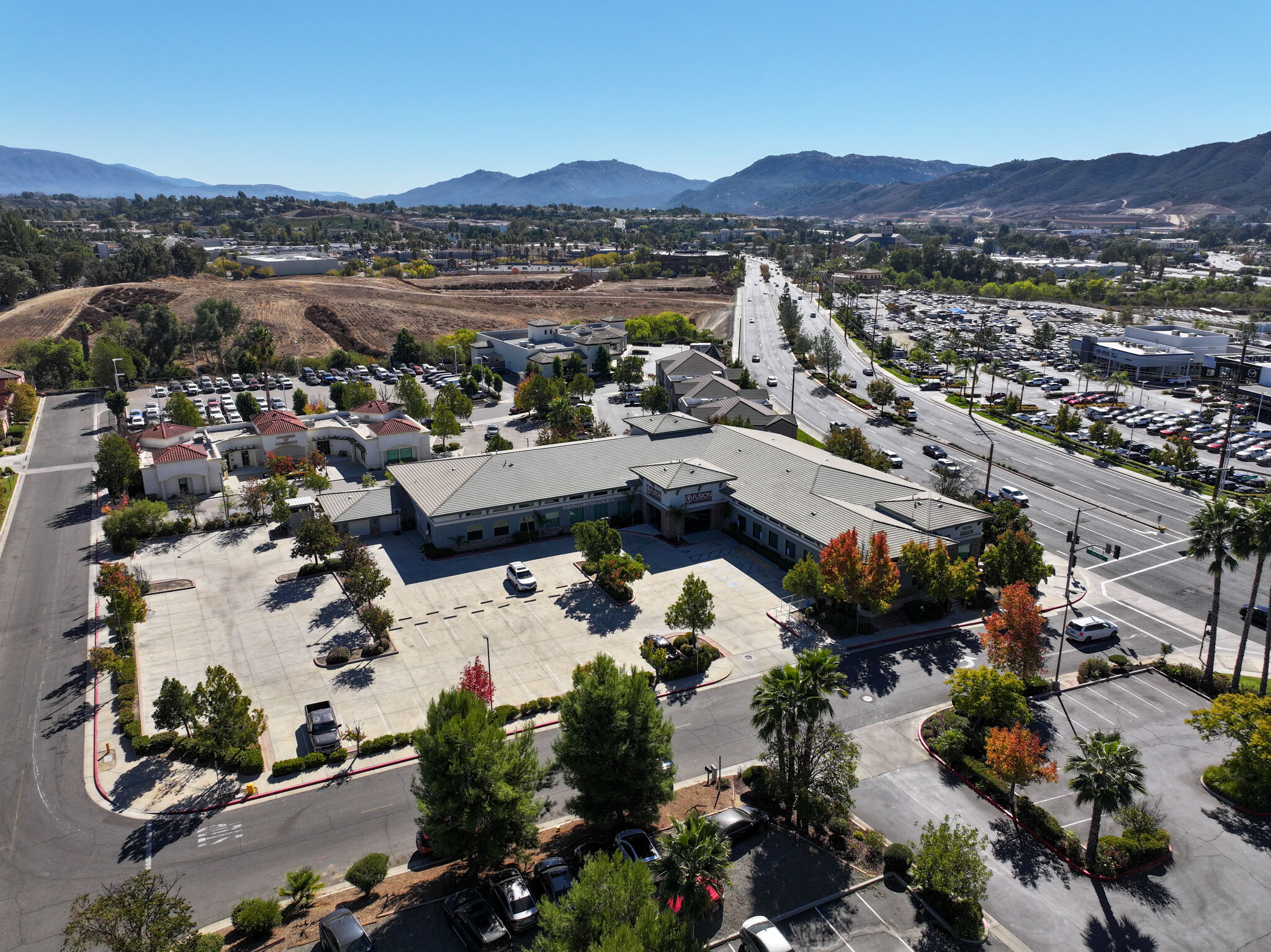 26770 Ynez Ct, Temecula, CA à vendre Photo de l’immeuble– Image 1 sur 19