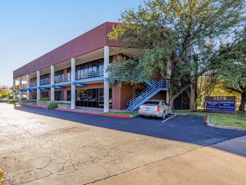 2579 Western Trails Blvd, Austin, TX à louer - Photo de l’immeuble – Image 3 sur 12