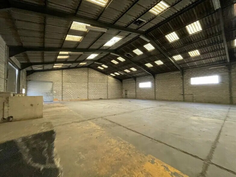 Local d’activités dans Avignon à louer - Photo de l’immeuble – Image 2 sur 5