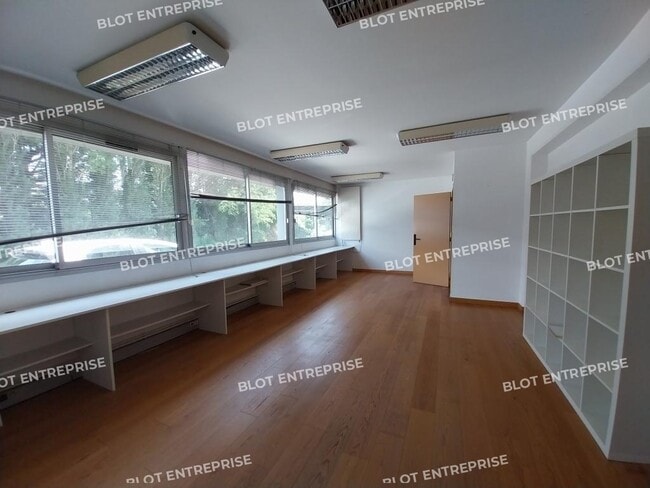 Plus de détails pour Bureau à vendre