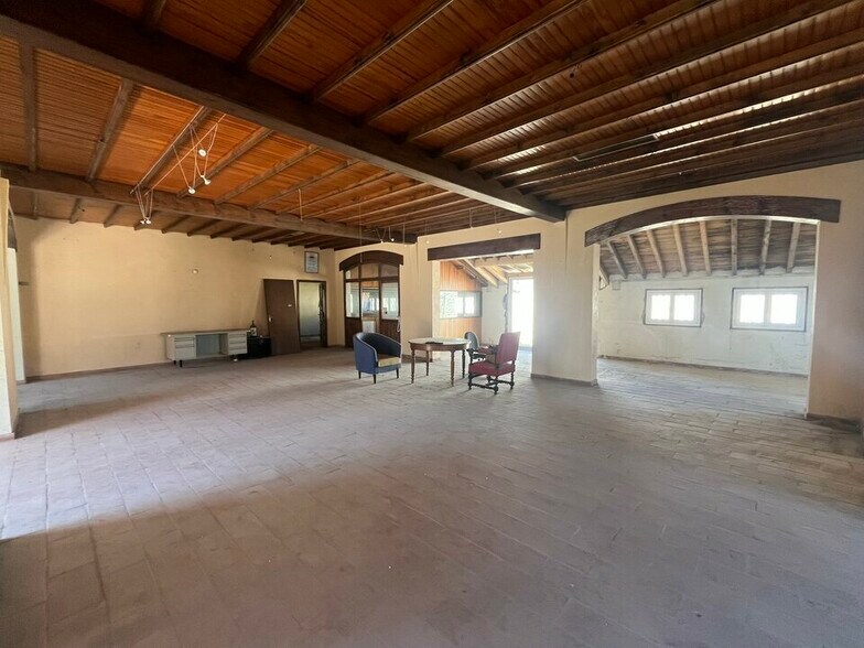 Local commercial dans Arles à vendre - Photo intérieure – Image 1 sur 7