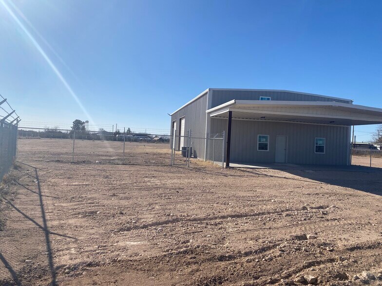852 W 31st St, Monahans, TX à louer - Photo de l’immeuble – Image 3 sur 9