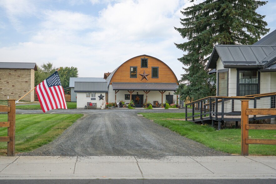 510 E Main Ave, Chewelah, WA à vendre - Photo de l’immeuble – Image 2 sur 53
