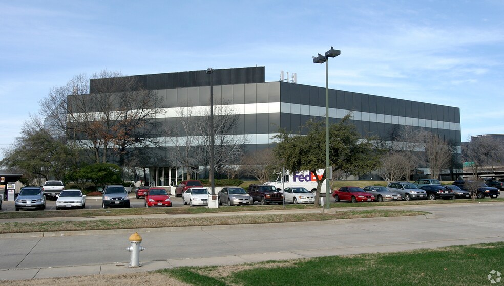 11615 Forest Central Dr, Dallas, TX à louer - Photo de l’immeuble – Image 3 sur 13
