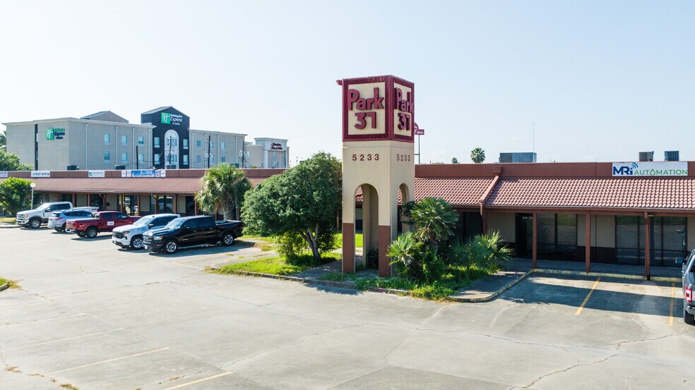 5233 Interstate 37, Corpus Christi, TX à louer - Photo de l’immeuble – Image 1 sur 17