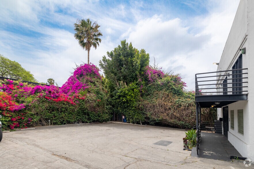 1952 N Cahuenga Blvd, Los Angeles, CA à louer - Photo de l’immeuble – Image 3 sur 19