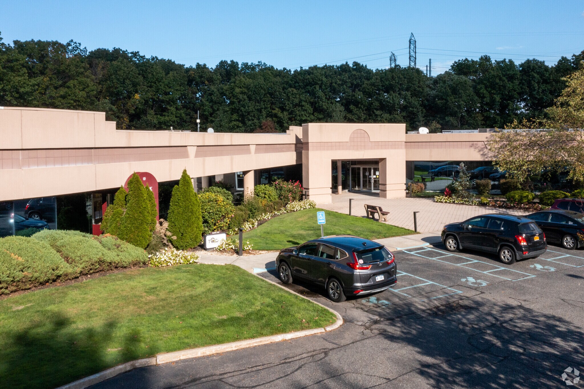 8 Technology Dr, East Setauket, NY à vendre Photo de l’immeuble– Image 1 sur 14