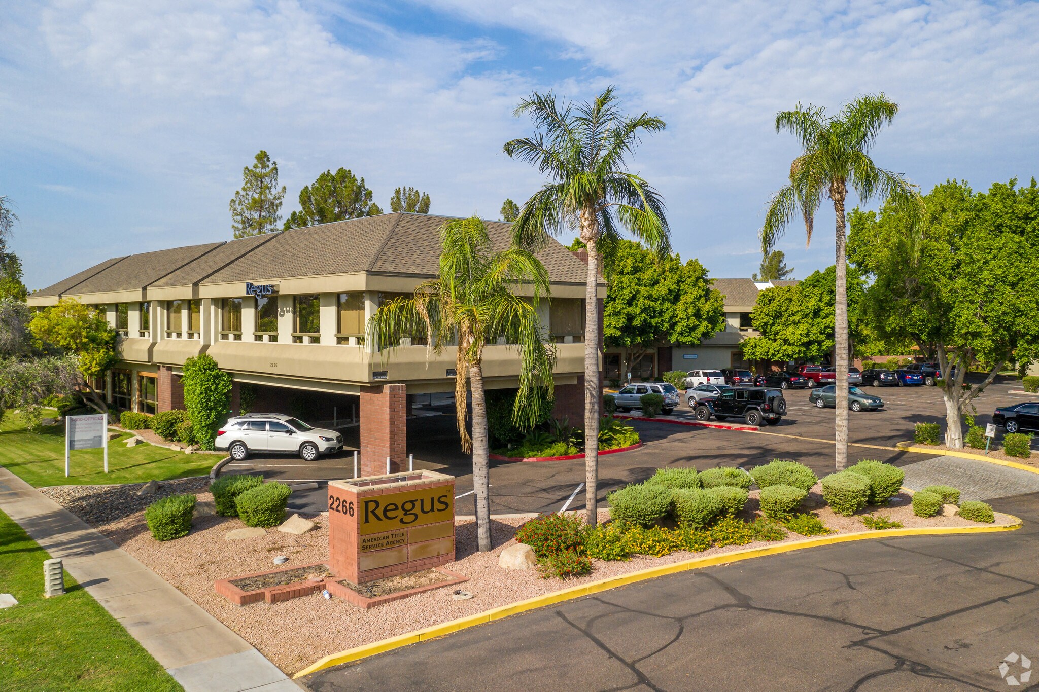 2266 S Dobson Rd, Mesa, AZ à louer Photo de l’immeuble– Image 1 sur 6