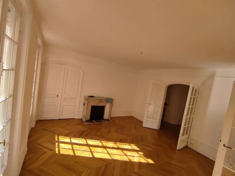Bureau dans Paris à louer - Photo de l’immeuble – Image 3 sur 9