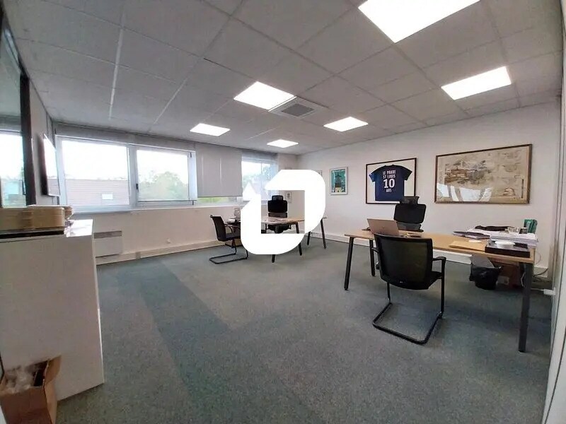 Local d'activités dans Les Essarts-le-Roi à vendre Photo intérieure– Image 1 sur 12