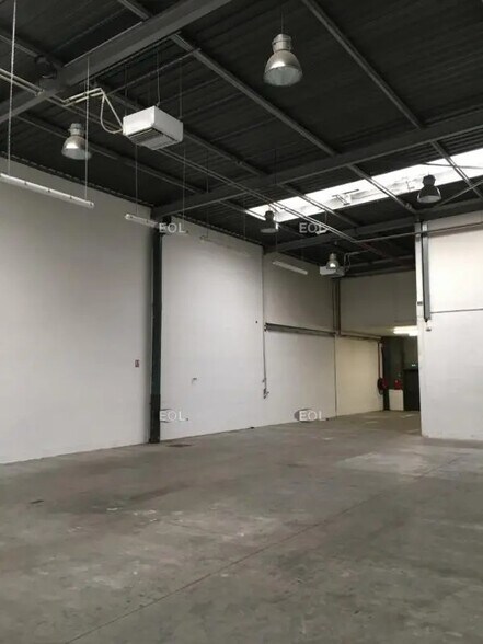 Local d’activités dans Aubervilliers à louer - Photo de l’immeuble – Image 1 sur 6