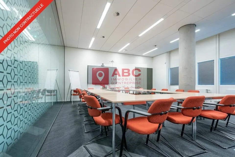 Bureau dans  à louer Photo de l’immeuble– Image 1 sur 4