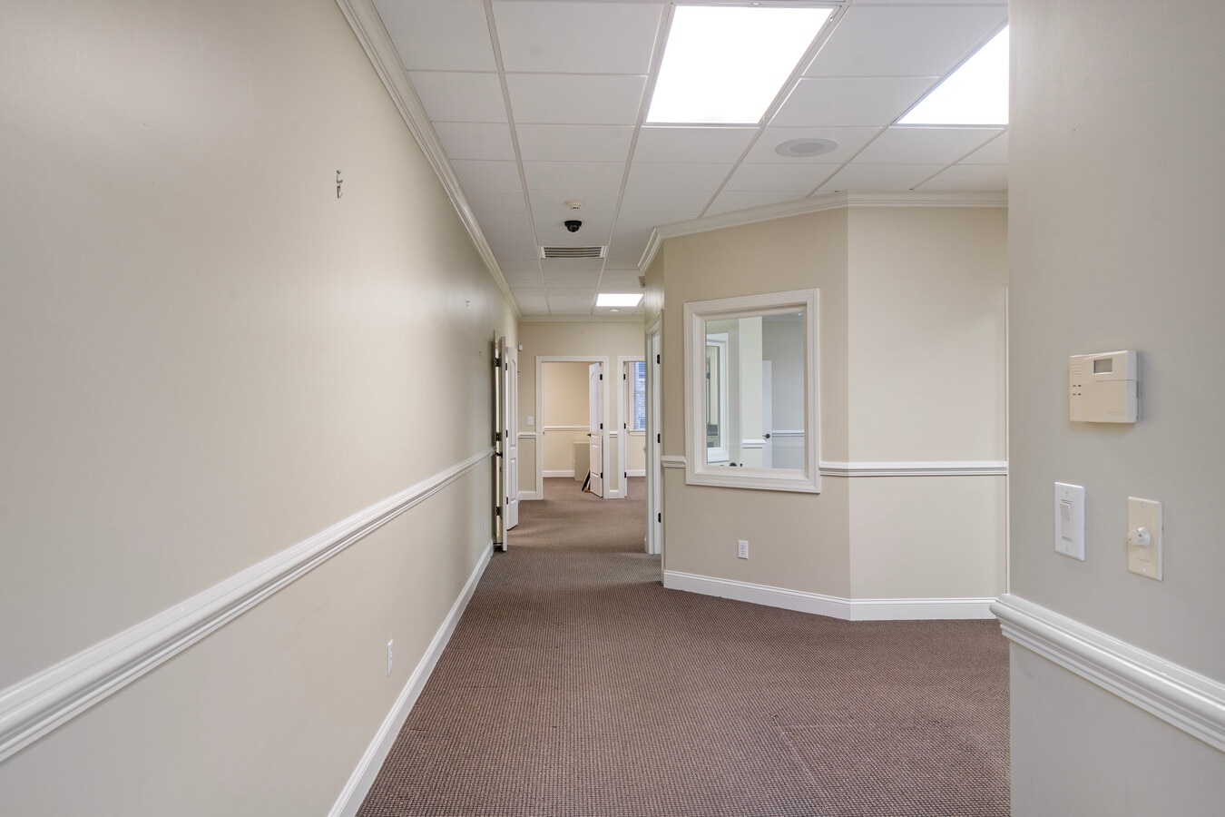 1905 Woodstock Rd, Roswell, GA 30075 - Lot 1 - - Photo intérieure - Image 1 of 26