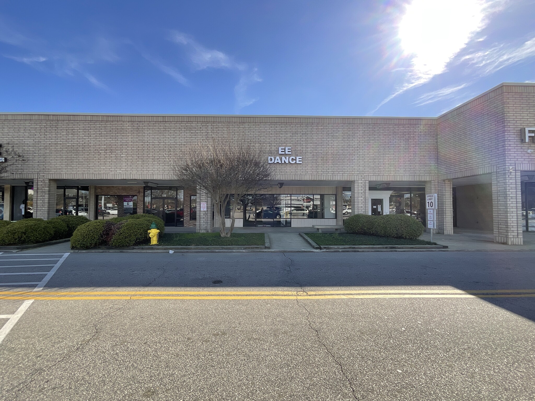102-400 Westwood Shopping Ctr, Fayetteville, NC à louer Photo de l’immeuble– Image 1 sur 1