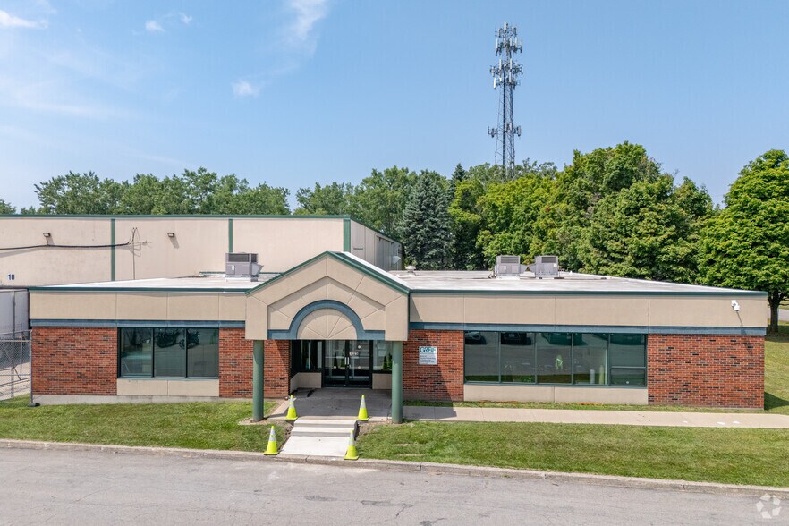 25 Dewberry Ln, Cheektowaga, NY à vendre - Photo de l’immeuble – Image 3 sur 13