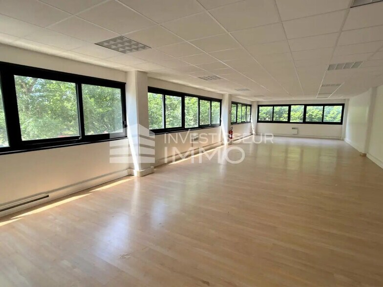 Bureau dans Suresnes à vendre - Photo de l’immeuble – Image 2 sur 4