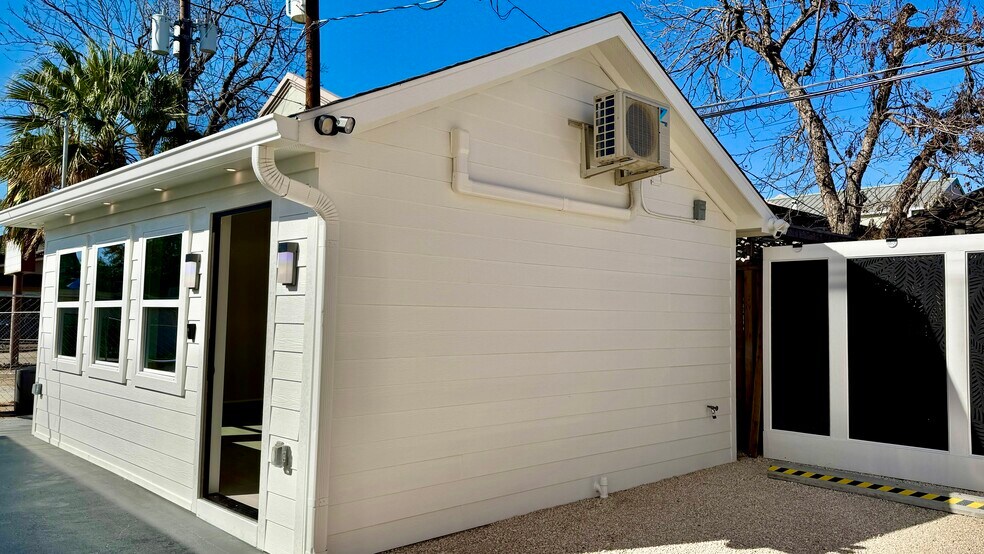 2054 1/2 W Main St, Houston, TX à louer - Photo de l’immeuble – Image 3 sur 10