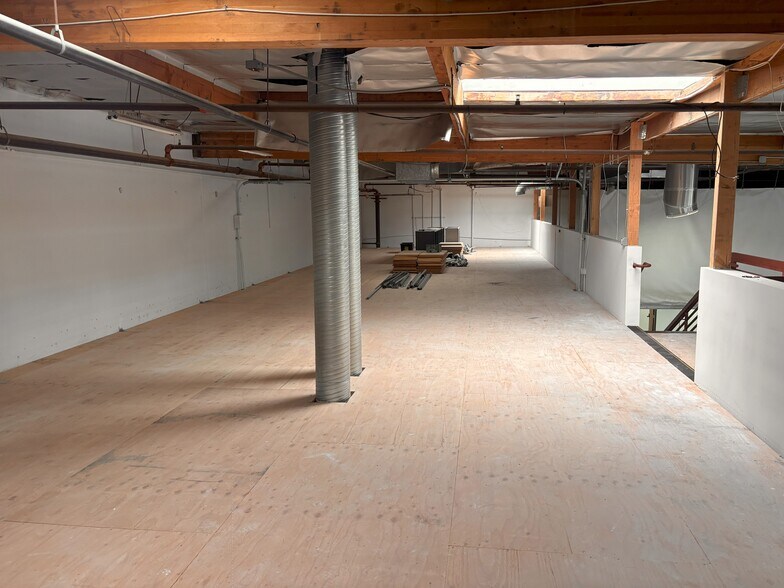 21562-21592 Surveyor Cir, Huntington Beach, CA à louer - Photo de l’immeuble – Image 3 sur 5