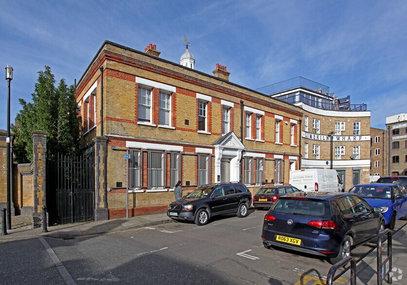 110 Three Colt St, Londres à louer - Photo de l’immeuble – Image 2 sur 3