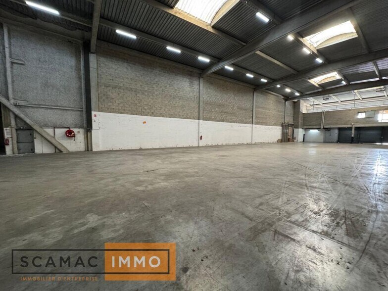 Industriel/Logistique dans LIEUSAINT à louer - Photo de l’immeuble – Image 1 sur 7