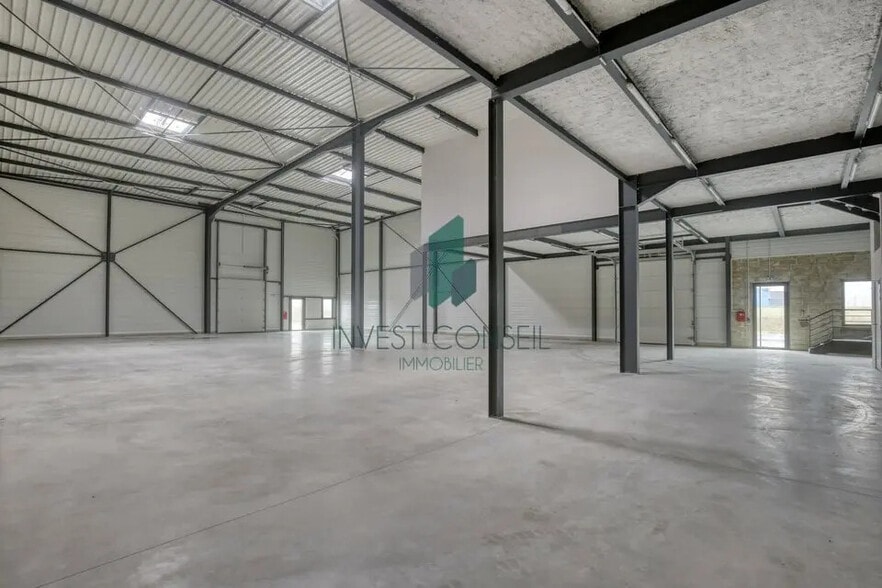 Local d'activités dans Persan à vendre - Photo de l’immeuble – Image 1 sur 8