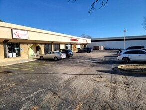 410-416 W Higgins Rd, Schaumburg, IL à louer Photo de l’immeuble– Image 2 sur 17