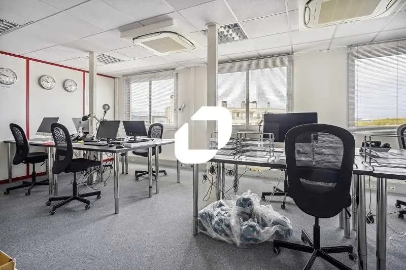 Bureau dans Issy-les-Moulineaux à vendre - Photo de l’immeuble – Image 3 sur 13