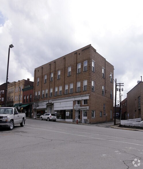 108-110 Grant Ave, Vandergrift, PA à vendre - Photo principale – Image 1 sur 2