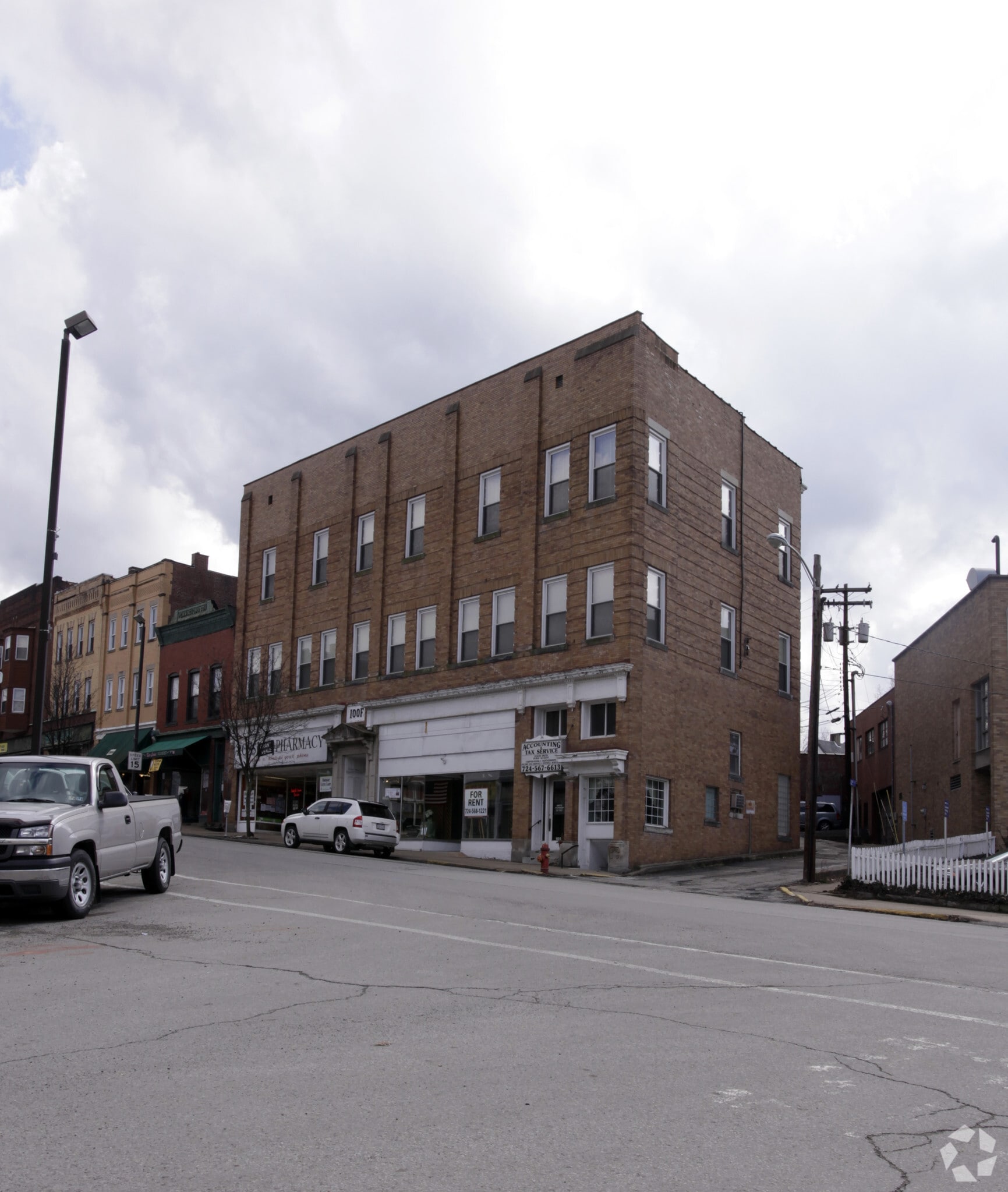 108-110 Grant Ave, Vandergrift, PA à vendre Photo principale– Image 1 sur 3