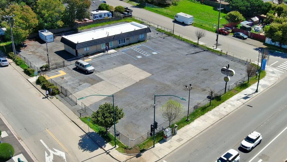 27572 Mission Blvd, Hayward, CA à vendre - Photo de l’immeuble – Image 3 sur 10