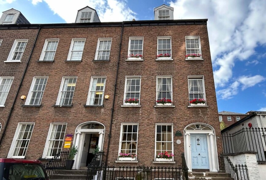 16 Queen St, Londonderry à vendre - Photo principale – Image 1 sur 5