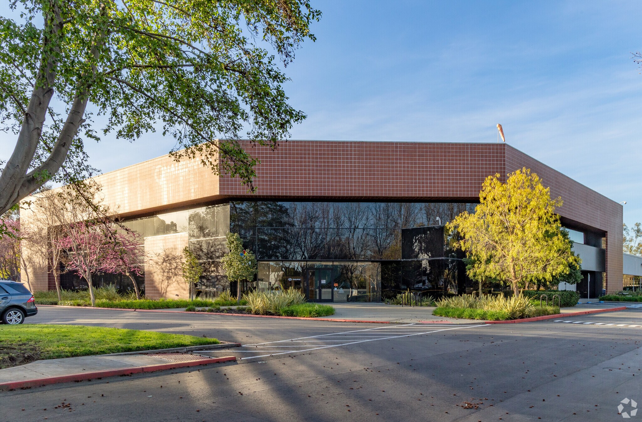 2581 Junction Ave, San Jose, CA à louer Photo principale– Image 1 sur 12