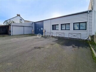 Plus de détails pour Local d'activités à louer